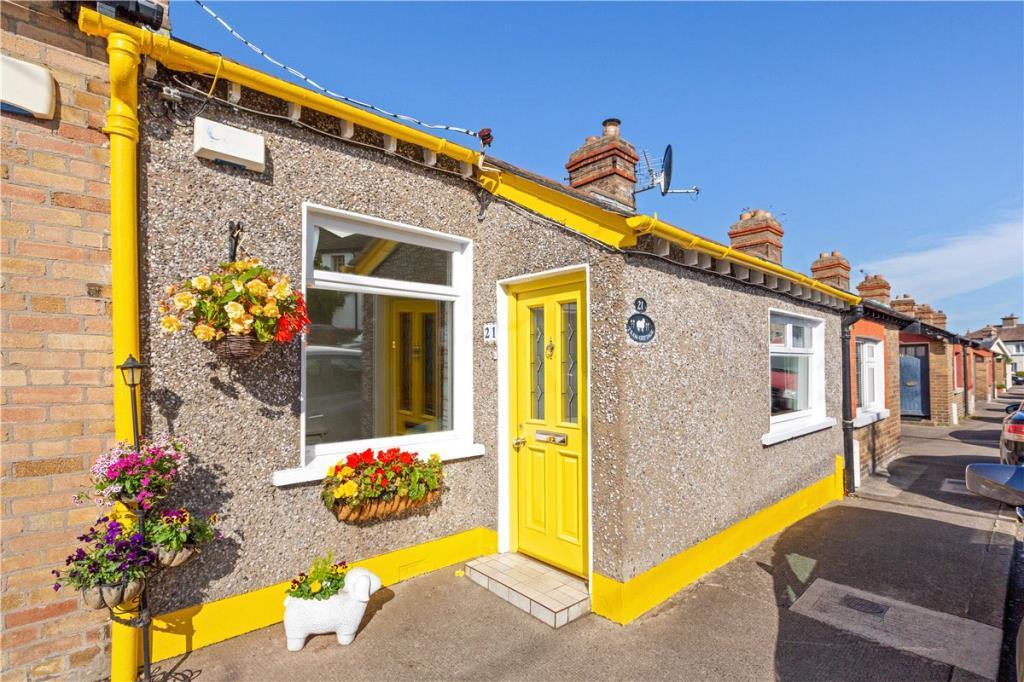 2 bedroom terraced bungalow for sale in Tram Cottage, 21 Carysfort