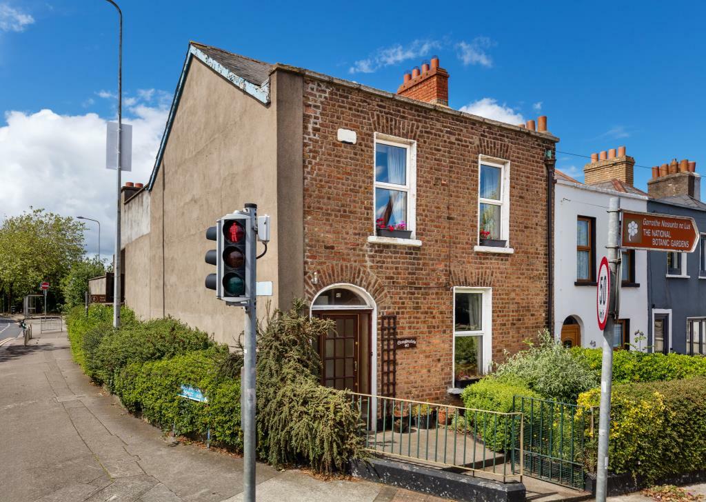 4 bedroom end of terrace house for sale in 40 Botanic Road, Glasnevin