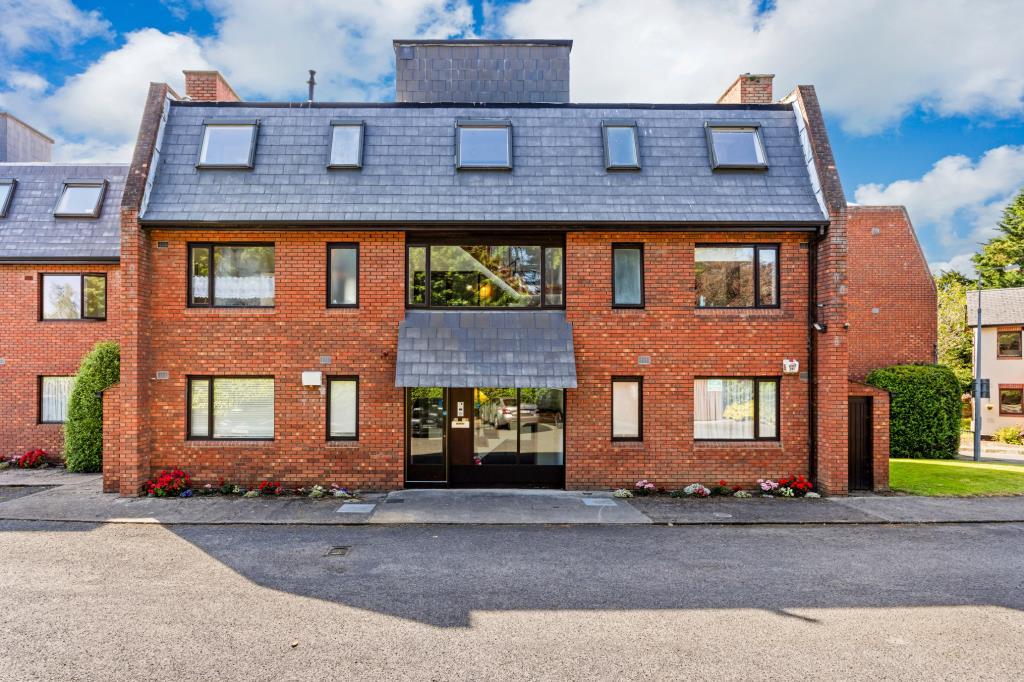 Main image of property: 100 River Gardens, Glasnevin, Dublin 9, D09 VX48