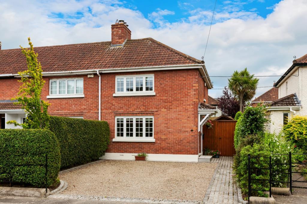 Main image of property: 38 Ballinteer Gardens, Ballinteer, Dublin 16, D16 P827