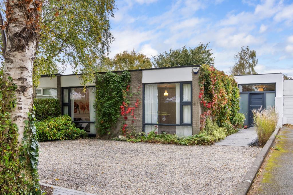 Main image of property: 61 Ailesbury Grove, Dundrum, Dublin 16, D16 YY24