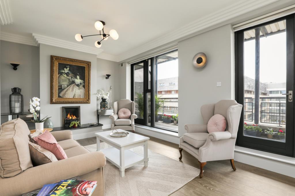 Main image of property: 11 Gandon House, Custom House Square, IFSC, Dublin 1, D01 VE43
