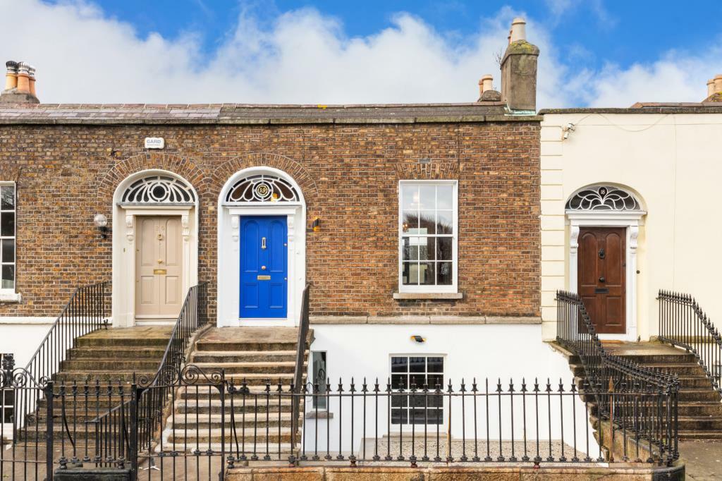 Terraced property for sale in 19 Heytesbury Street...