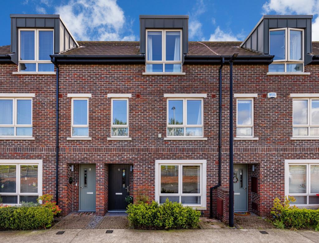 Main image of property: 9 Parkside View, Balgriffin, Dublin 13, D13 CKX8