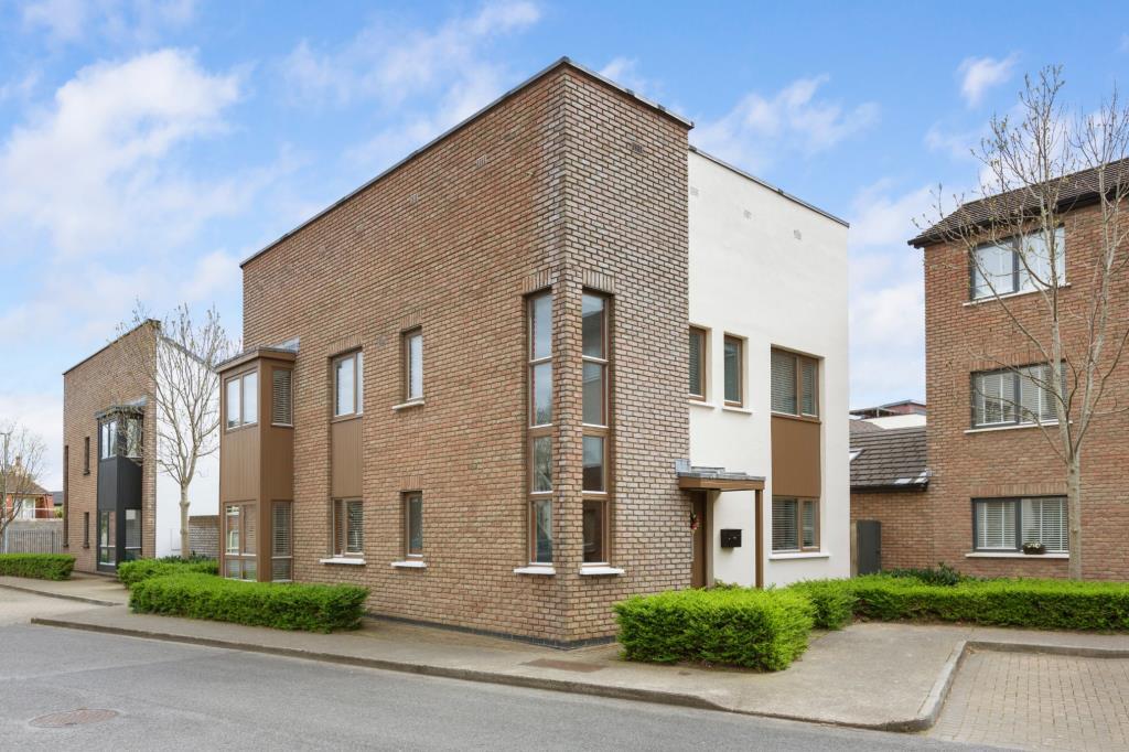 Main image of property: 1 Hunters Way, Ballycullen, Dublin 24, D24 R6V4
