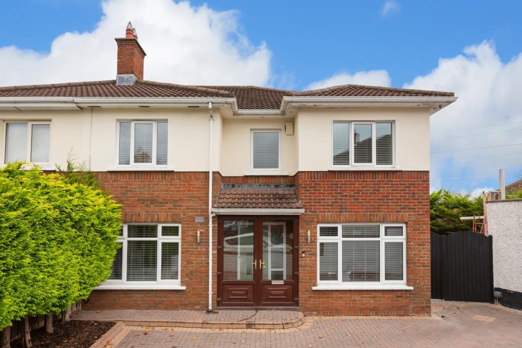 Main image of property: 22 Woodstown Parade, Knocklyon, Dublin 16, D16 X803