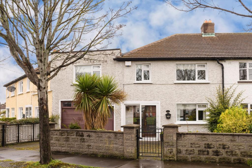4 bedroom end of terrace house for sale in 63 Dowland Road, Walkinstown