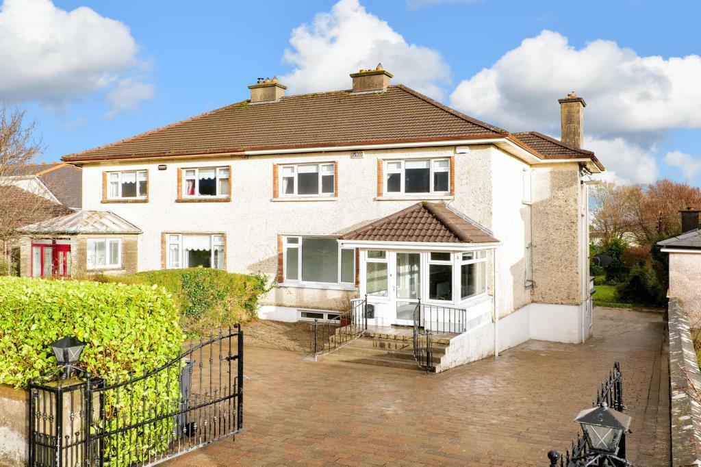 3 bedroom semidetached house for sale in 47 Threadneedle Road
