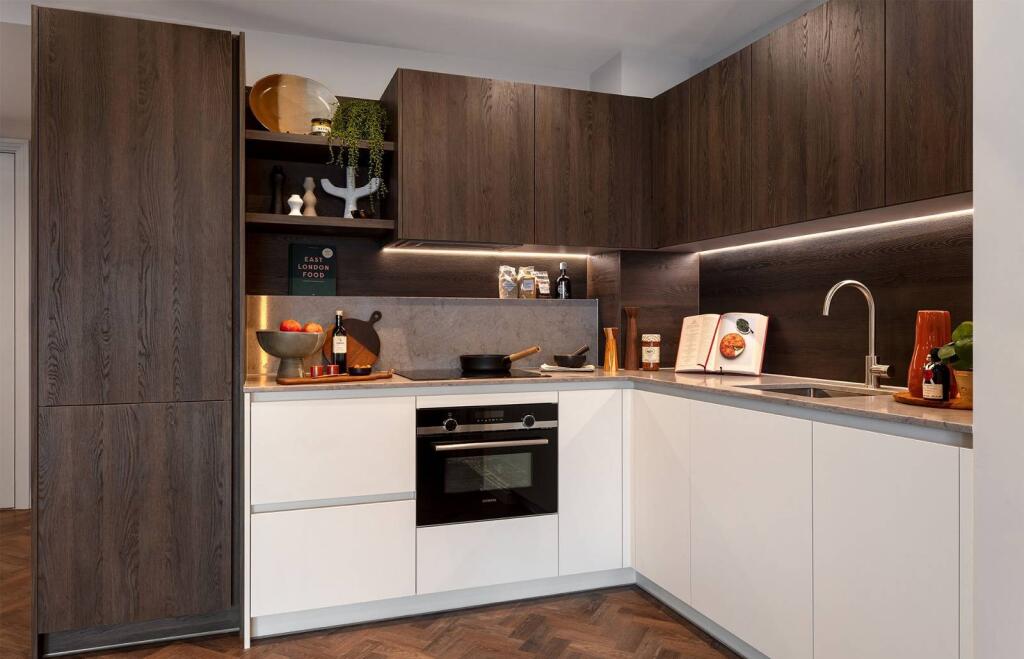 Main image of property: Queens Cross, Royal Docks, E16