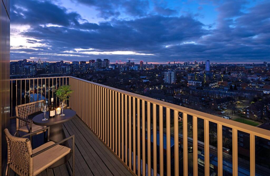 Main image of property: Queens Cross, Royal Docks, E16