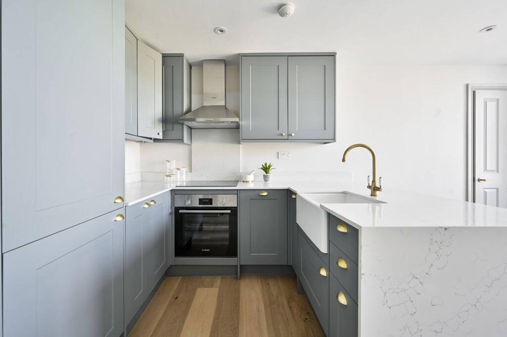 Main image of property: 73 Earlsfield Road, Earlsfield, London, SW18
