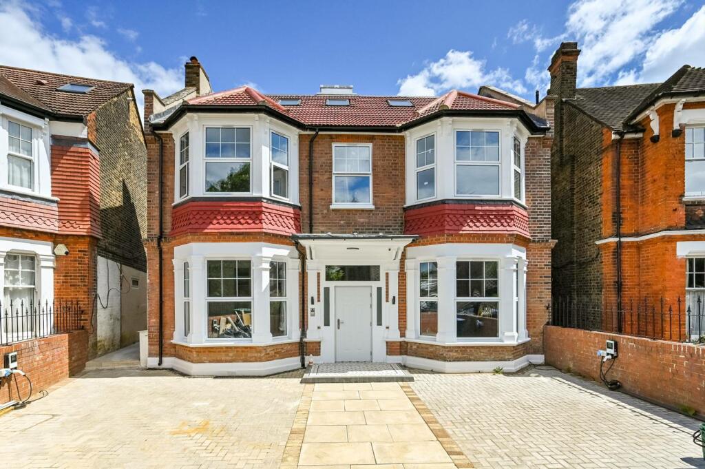 2 bedroom flat for sale in Inglis Road, Ealing Common, W5