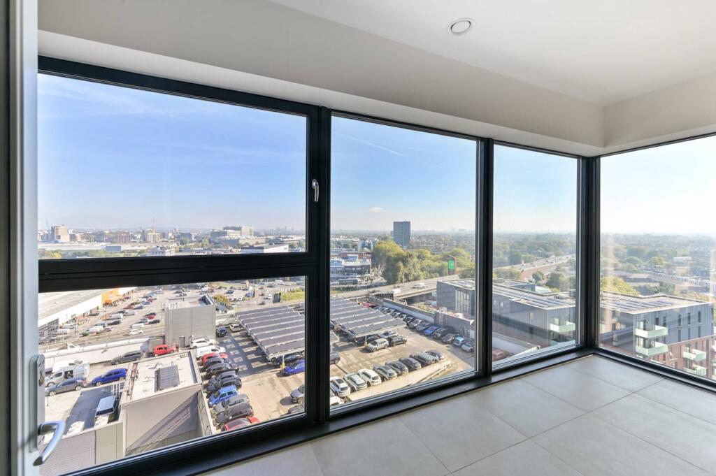 Main image of property: Kew Bridge Rise, Kew Bridge, TW8
