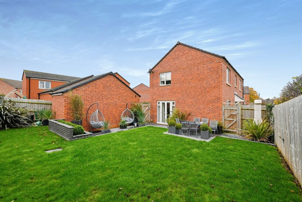 4 bedroom detached house for sale in Queens Drive, Hixon, Stafford, ST18