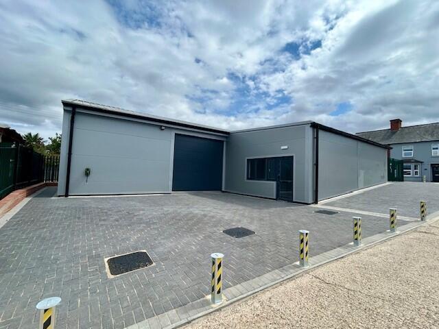 Main image of property: 22 Hambridge Road, Newbury, West Berkshire, RG14 5SE