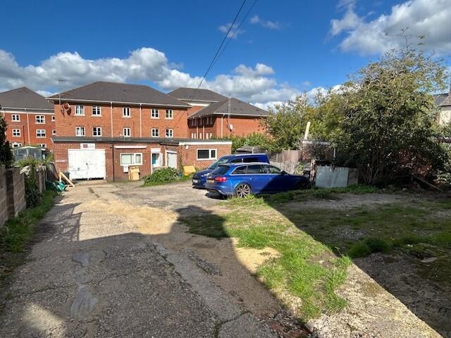 Main image of property: 148 Kings Road, Newbury, Berkshire, RG14 5RG