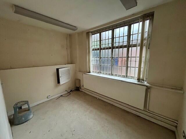 Main image of property: 17 Bartholomew Street, Newbury, West Berkshire, RG14 5LY