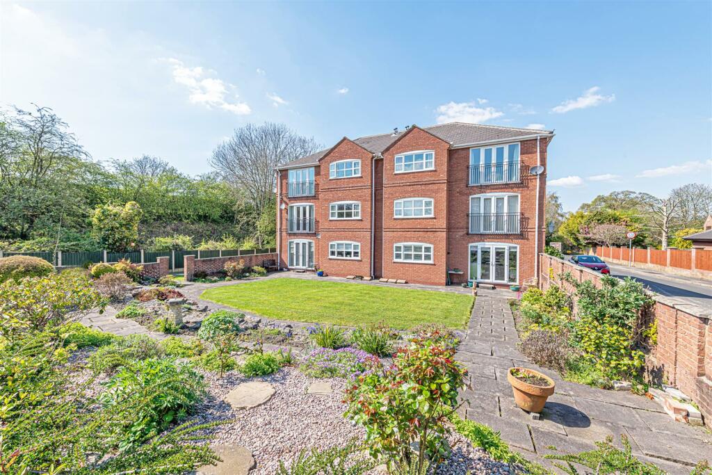 2 bedroom apartment for sale in Cliff Lane, Grappenhall, Warrington, WA4