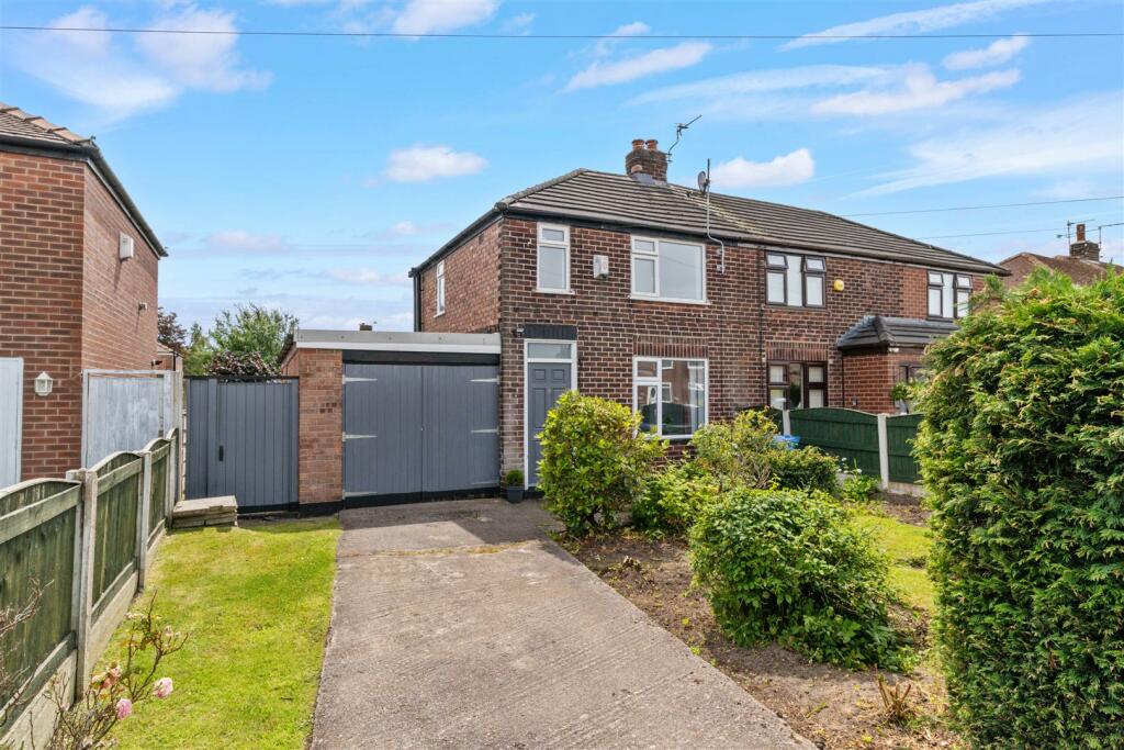 2 bedroom semidetached house for sale in Hayfield Road, Woolston