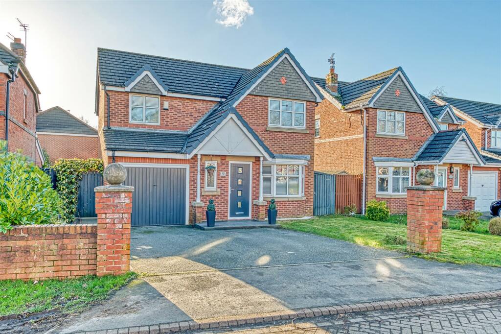 4 bedroom detached house for sale in Lonsdale Close, Great Sankey, Warrington, WA5