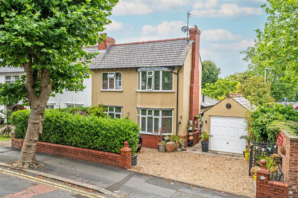 3 bedroom semi-detached house for sale in West Avenue, Stockton Heath, Warrington, Cheshire, WA4