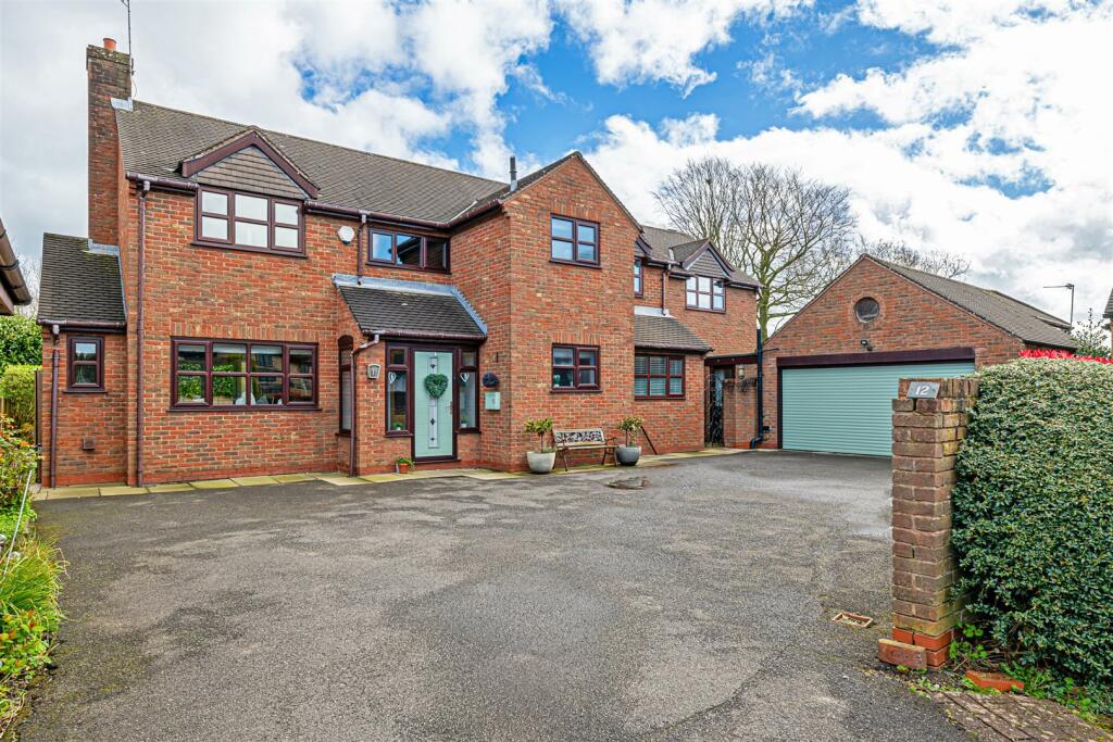 5 bedroom detached house for sale in Stoneleigh Gardens, Grappenhall, Warrington, WA4