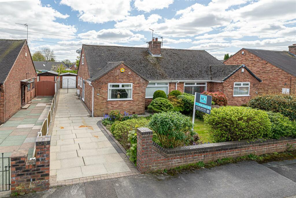 3 bedroom semidetached bungalow for sale in Rozel Crescent, Great