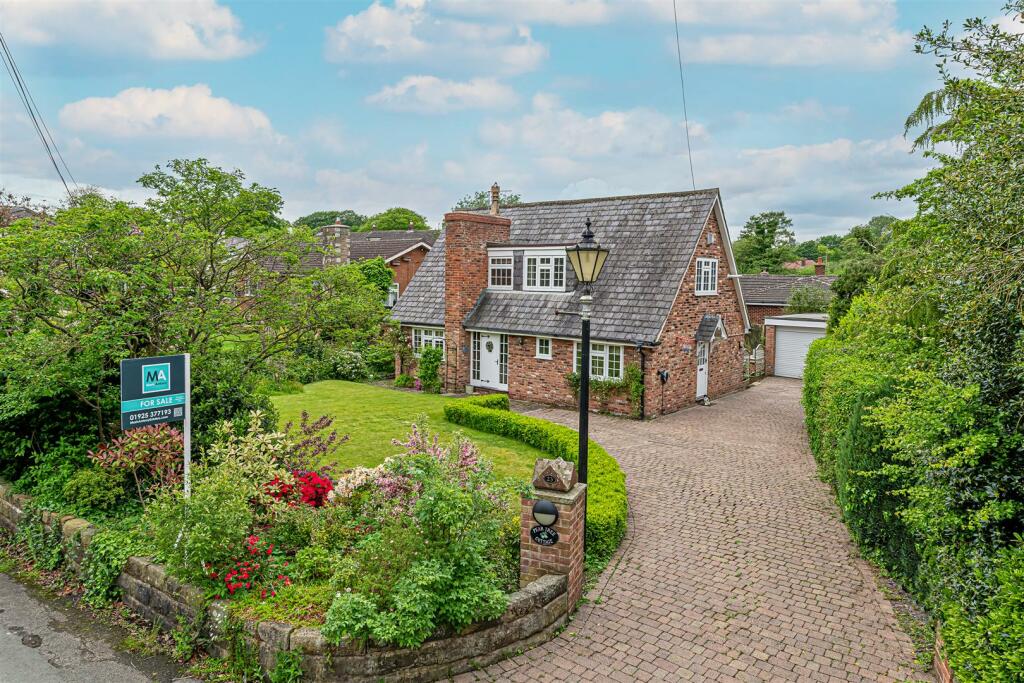 4 bedroom detached house for sale in Bellhouse Lane, Grappenhall
