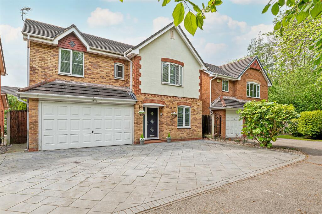 5 bedroom detached house for sale in Virginia Gardens, Great Sankey, WA5