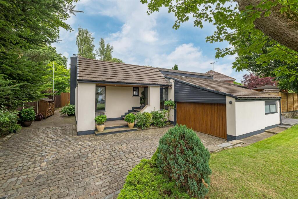 Main image of property: Thelwall New Road, Thelwall, Warrington