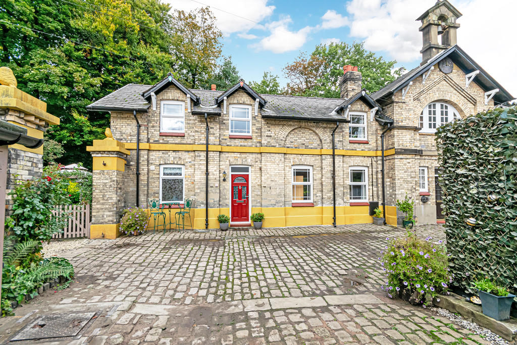 3 bedroom mews property for sale in Walton Lea Cottages, Chester Road