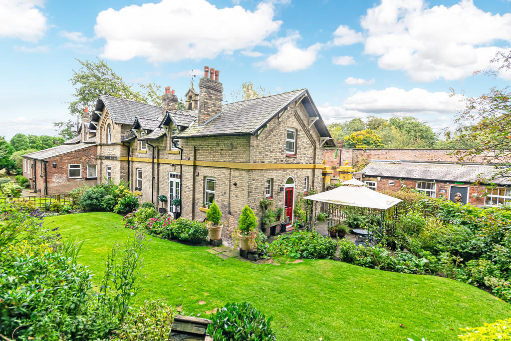 3 bedroom mews property for sale in Walton Lea Cottages, Chester Road