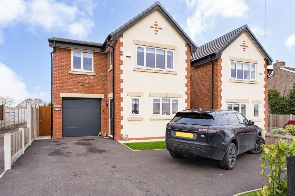 4 bedroom detached house for sale in Billinge Road, AshtonIn