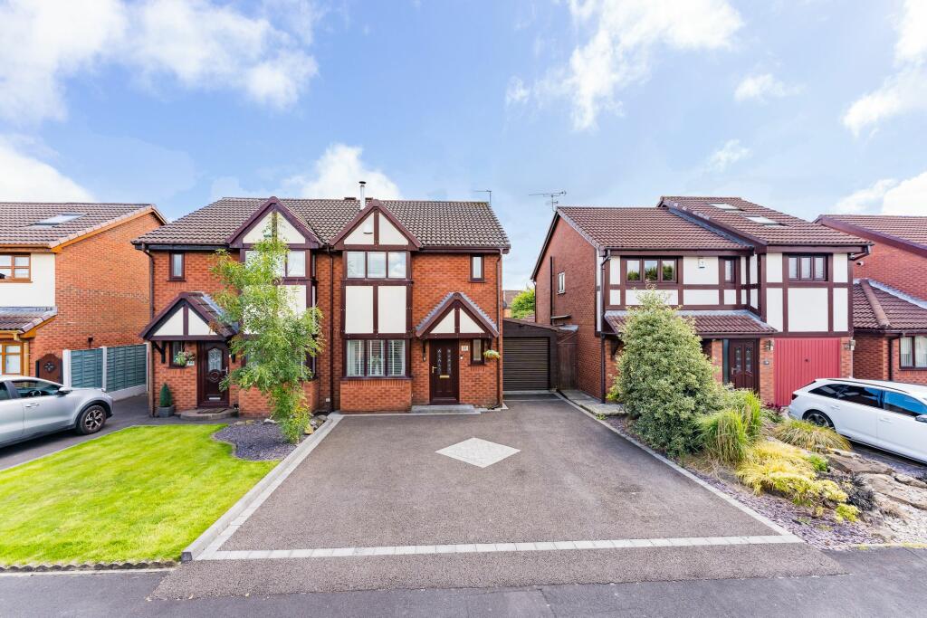 3 bedroom semidetached house for sale in Belvedere Road, AshtonIn