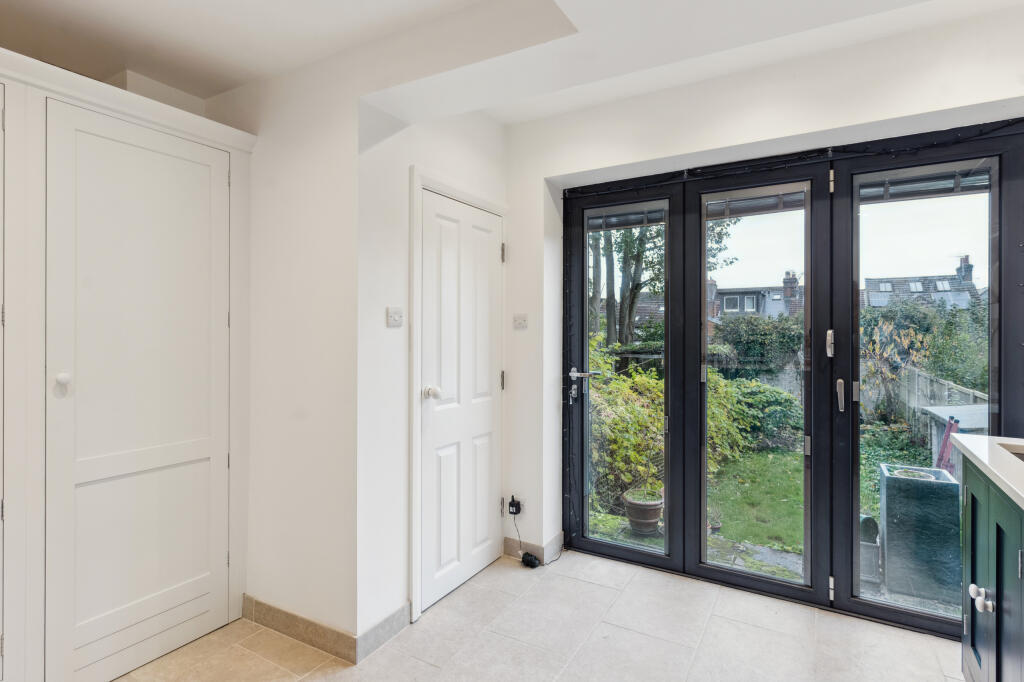 Additional property image - Oswald Road, St Albans, AL1 3AQ