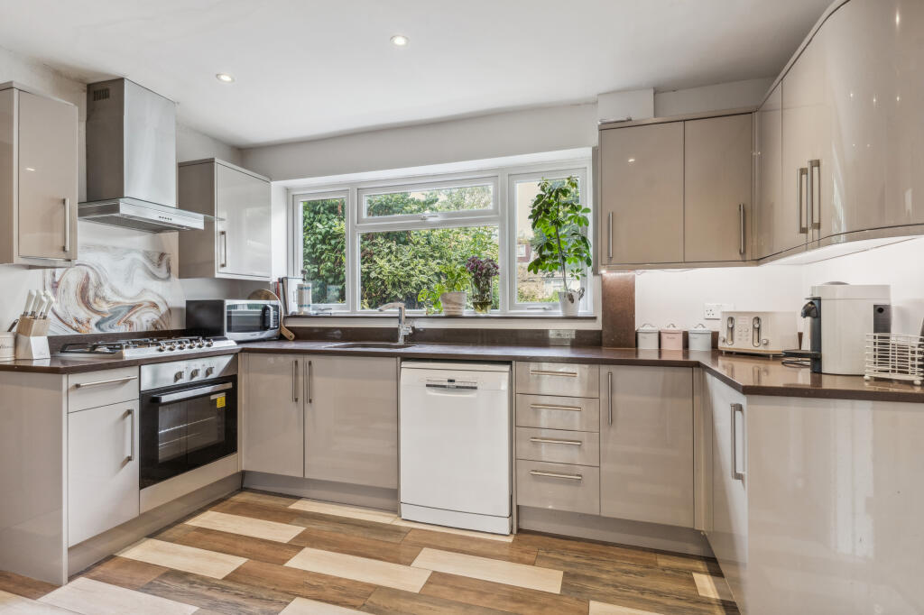 Additional property image - Field View Rise, Bricket Wood, St. Albans, Hertfordshire