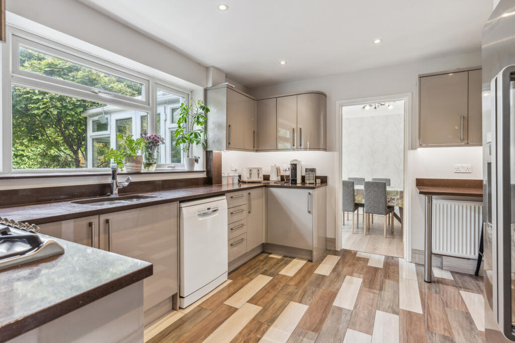 Additional property image - Field View Rise, Bricket Wood, St. Albans, Hertfordshire