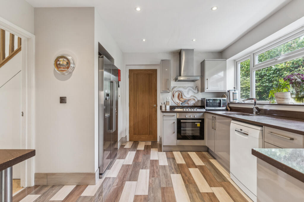 Additional property image - Field View Rise, Bricket Wood, St. Albans, Hertfordshire