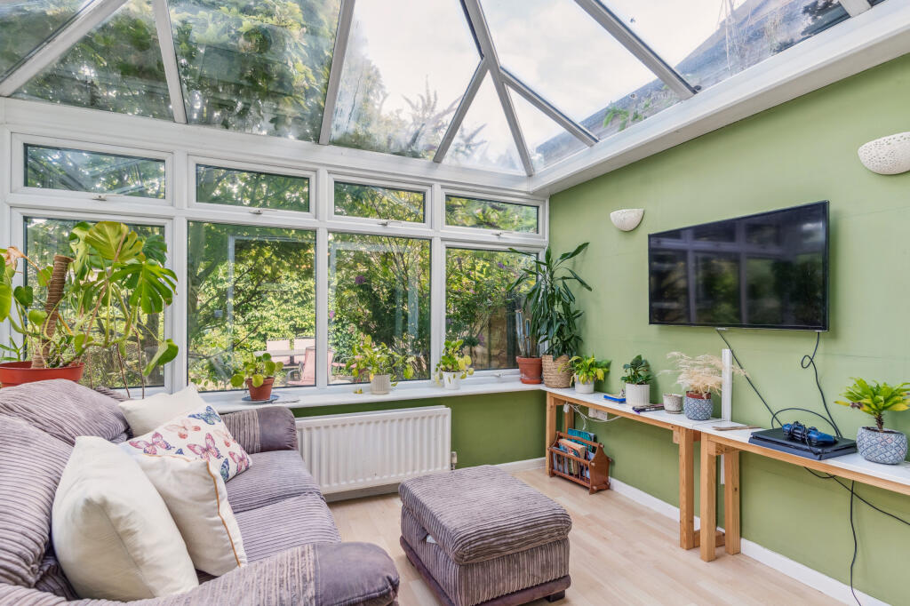 Additional property image - Field View Rise, Bricket Wood, St. Albans, Hertfordshire