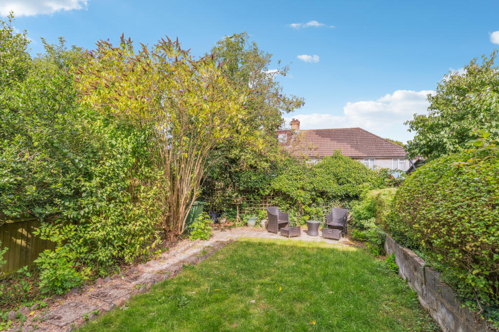 Additional property image - Field View Rise, Bricket Wood, St. Albans, Hertfordshire