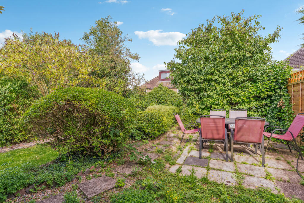 Additional property image - Field View Rise, Bricket Wood, St. Albans, Hertfordshire