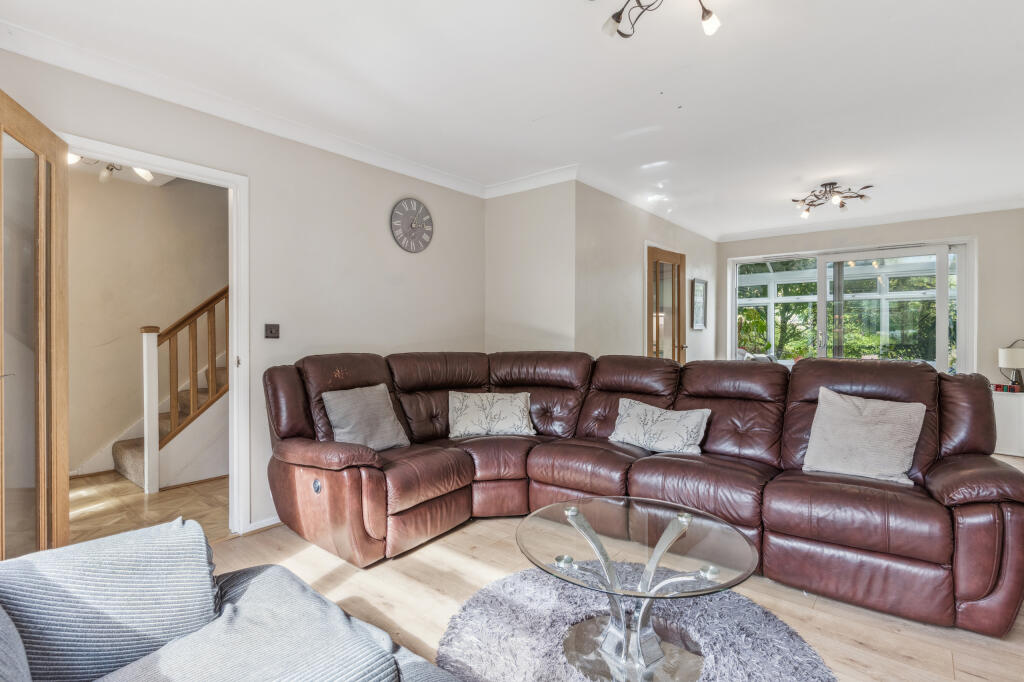 Additional property image - Field View Rise, Bricket Wood, St. Albans, Hertfordshire