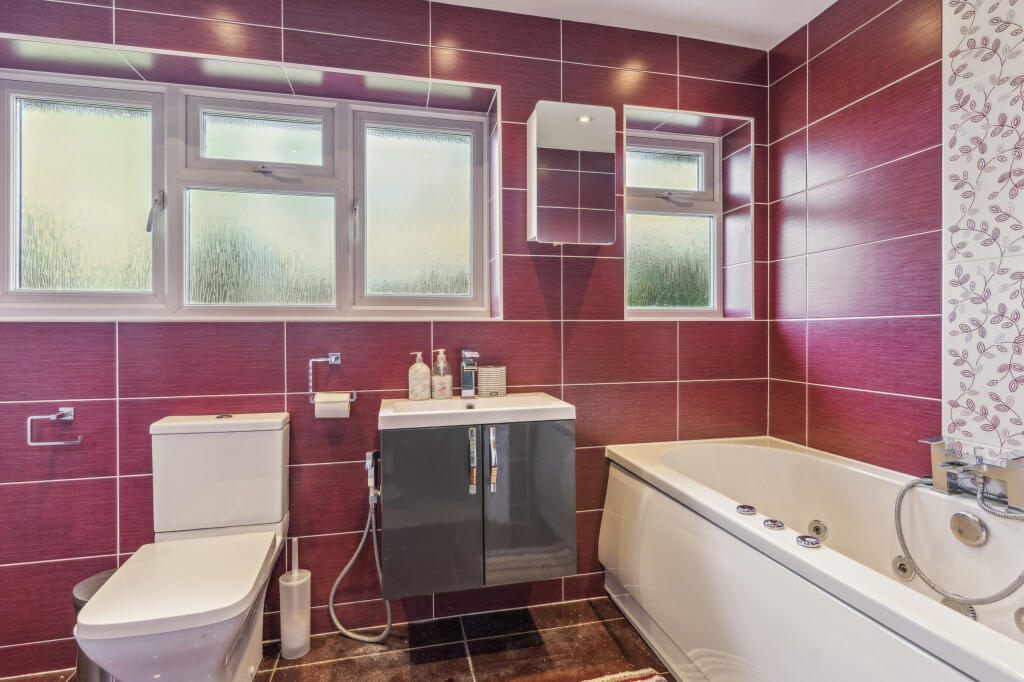 Additional property image - Field View Rise, Bricket Wood, St. Albans, Hertfordshire
