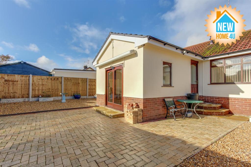 3 bedroom bungalow for sale in Pant Ucha, Sychdyn, Sychdyn, CH7