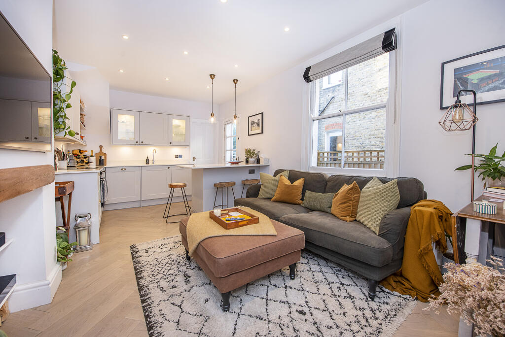 2 bedroom for sale in Penwith Road, LONDON, SW18