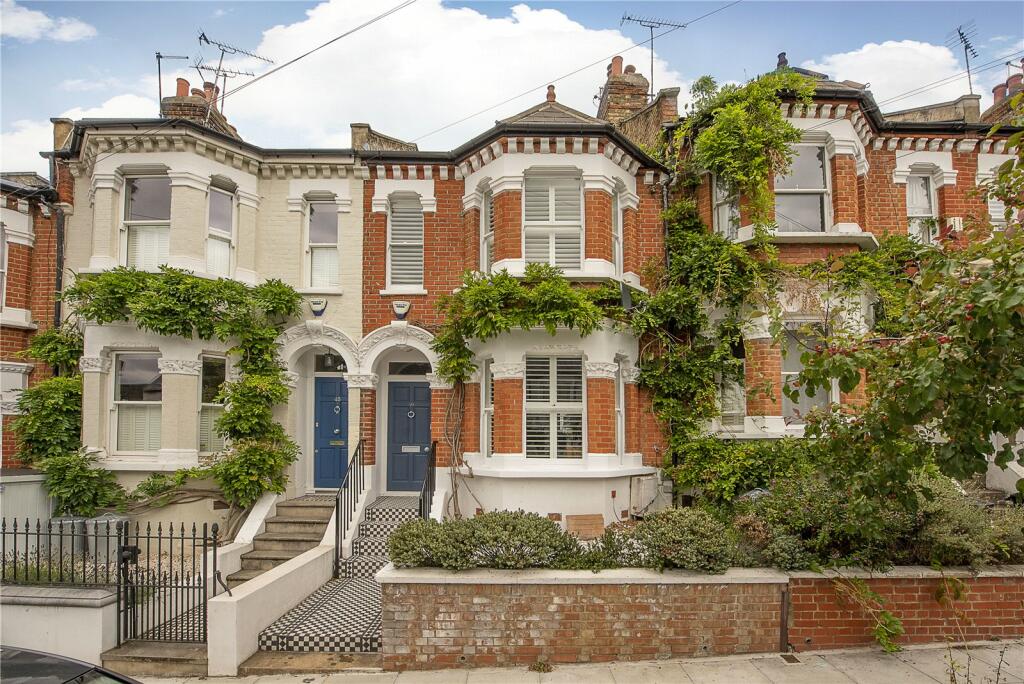 4 bedroom terraced house for sale in Bucharest Road, London, SW18