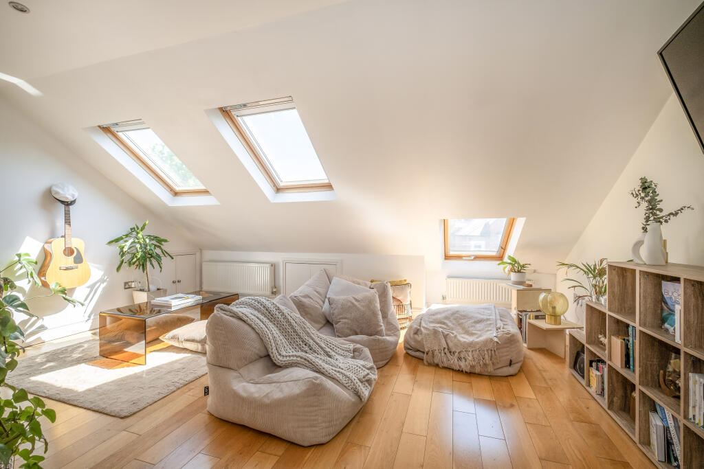 Main image of property: Earlsfield Road, London, SW18