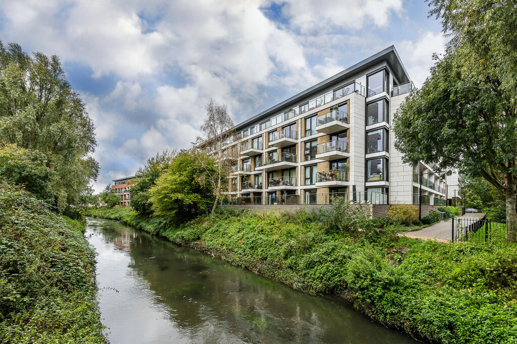Main image of property: 36 Knaresborough Drive, London, SW18