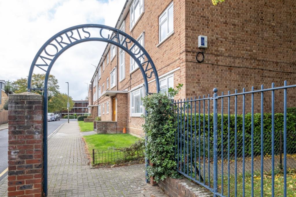 2 bedroom flat for rent in Morris Gardens London SW18
