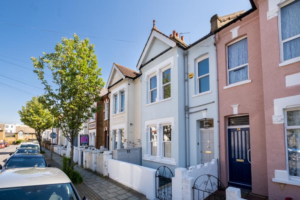 4 bedroom terraced house for rent in Lydden Grove London SW18
